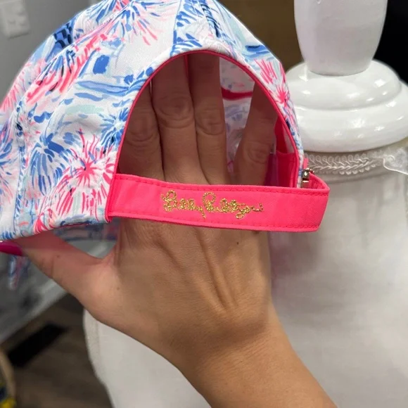 Lilly Pulitzer Run Around Hat - Picture 3 of 7